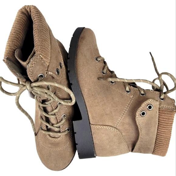 JC Penny St John's Bay Women's Yosemite Block Heel Lace Up Boots - Picture 4 of 14